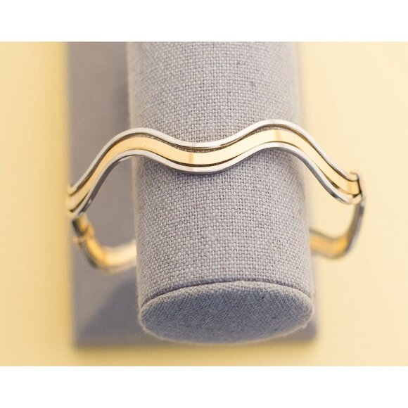 Vintage Gold Tone Bangle Bracelet 8.5 Inches by Avon i3 - Picture 4 of 6